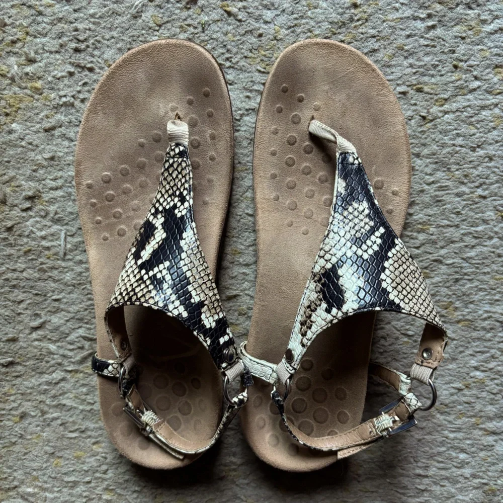 Vionic Snakeskin Thong Sandals Size 8 - Picture 1 of 4